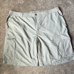 Columbia Men's Tan Cargo Shorts